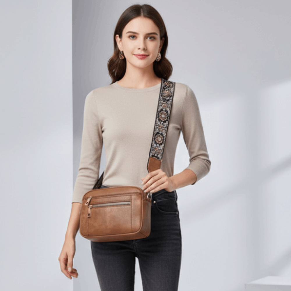 Embroidery On Leather - Bolso de Mano Vegano de Cuero