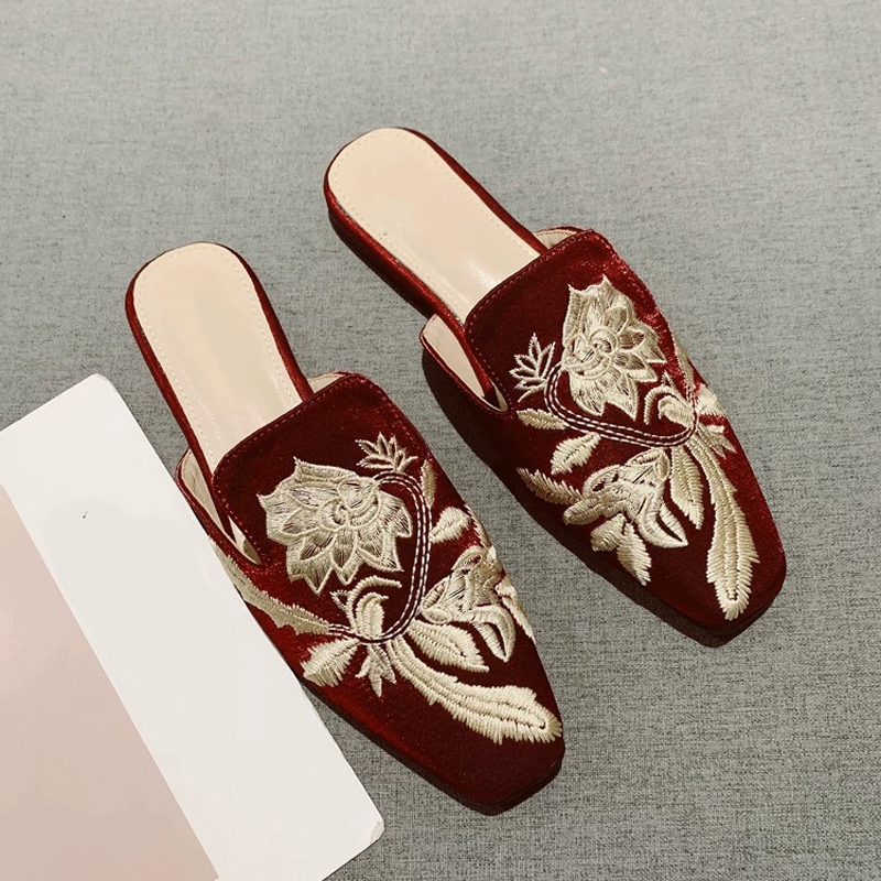Embroidery Ideas - Zapatos de Mujer 2026, Pantuflas Mueller