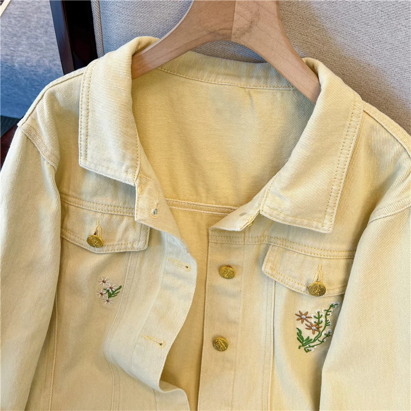 Chaqueta vaquera corta amarill - Embroidery Jeans reseña y precio